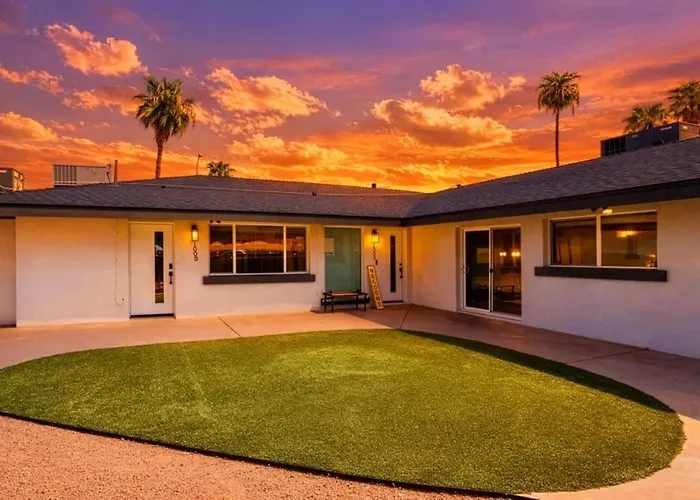 Holiday home Dawn-in Old Town-walk To Entertainment District *